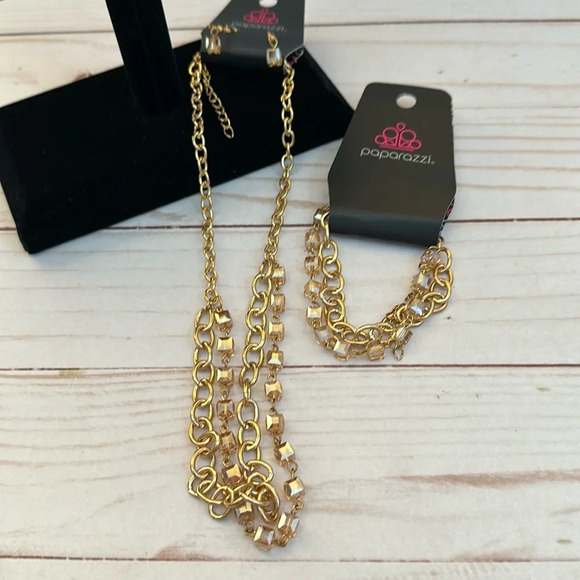 Set Of Necklace, Earrings And Bracelet Goldtone Jewelry BNWT - Picture 1 of 6
